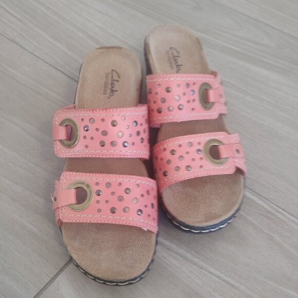 CLARKS BENDABLES LEATHER WEDGE SANDALS - Picture 1 of 7